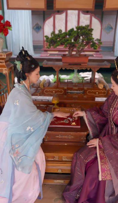 我家卿卿是太子,太子之恋的宫廷传奇